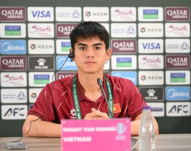 Giao diện người dùng thân thiện của ứng dụng fcb8 iOS trên điện thoại